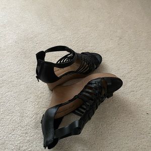 These Black and Tan wedges are great for any spring summer wear